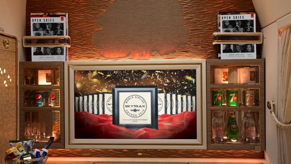 نالت طيران الإمارات للسنة الخامسة عشرة على التوالي جائزة "أفضل نظام ترفيه جوي" ضمن جوائز سكاي تراكس للناقلات الجوية العالمية 2019.