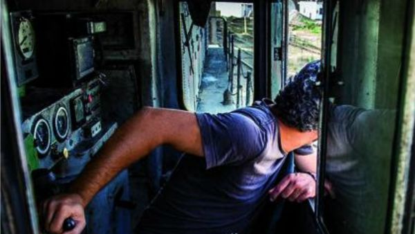 Railway Men is a road movie that draws a portrait of Tunisian railway men and women Railway Men is a road movie that draws a portrait of Tunisian railway men and women