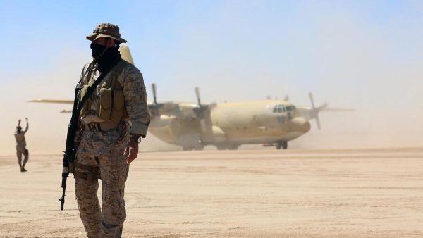 Saudi soldiers stand guard as a Saudi air force cargo plane, carrying aid, lands at an airfield in Yemen's central province of Marib, on February 8, 2018. (AFP/ File Photo)