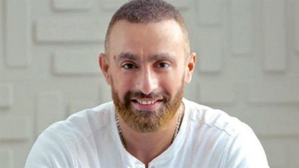 أحمد السقا يخضع لعملية جراحية في عينه