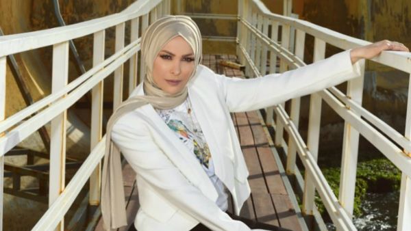 Ola Al Fares asked Amal Hijazi if she would give up hijab if she was offered three million dollars and return to the entertainment industry Source amalhijazy Instagram