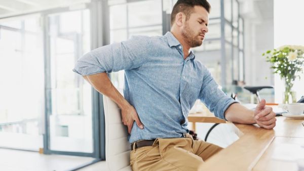 وضع القليل من الألوفيرا على المنطقة المصابة مع التدليك اللطيف فهذا يقلل من الشعور بألم البواسير