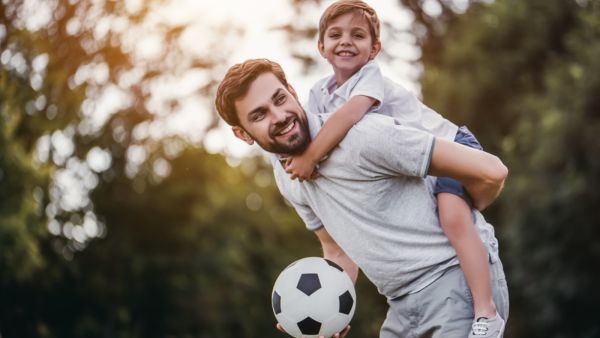 لروابط المتشابكة في الدماغ التي تدعم هذه العلاقة الإيجابية تتوسع وتنمو في قوتها بين الأب والطفل بشكل تدريجي