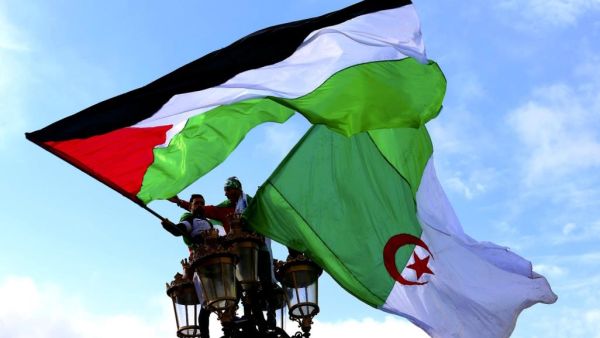 علمان لشعب واحد 