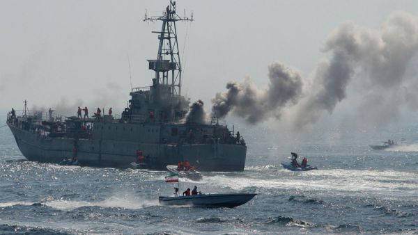 طهران:  ستدمر حاملات الطائرات الأمريكية في مياه الخليج في حال ارتكبت أي "حماقة" ضد إيران.