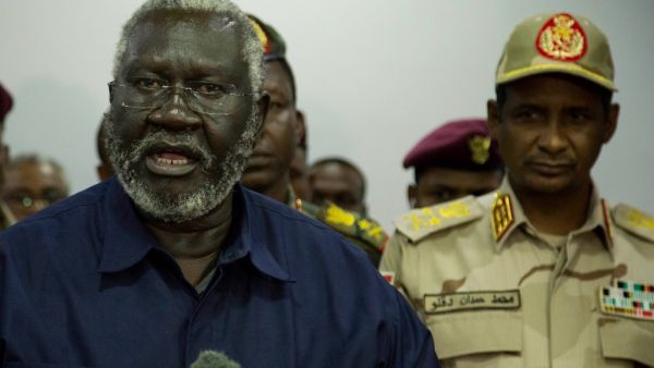 Sudan People Liberation Movement-North (SPLM-North) and Blue Nile state rebel leader Malik Agar (L) flanked by Sudanese Deputy head of the Transitional Military Council, General Mohamed Hamdan Daglo (R), speaks during a press conference on July 27, 2019. (AFP/ File Photo)