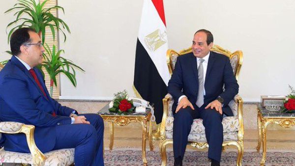 Egyptian Prime Minister Moustafa Madbouly (R) could lose his position  (Twitter)