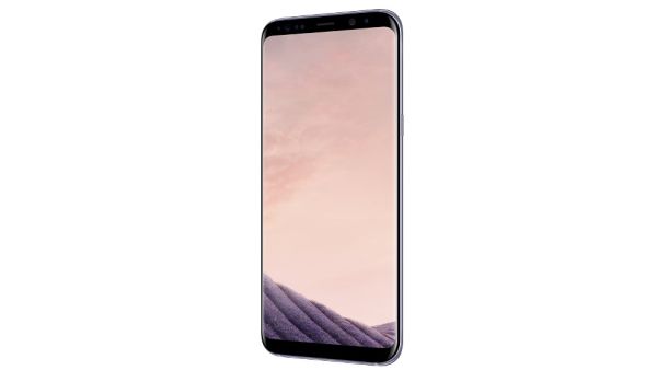 تمكن الركاب من طلب المساعدة على الفور بفضل استخدام هاتف Galaxy S8  من سامسونج، والعائد للمواطن الكندي جيم إيمدي بعدما عثروا عليه مغموراً بالمياه تحت القارب،