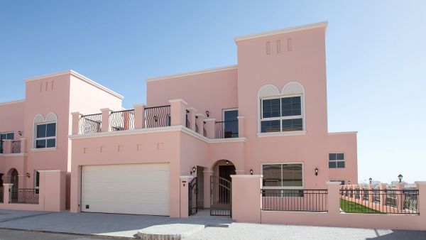 سيضم مجتمع "ند الشبا" العديد من مرافق اللياقة البدنية والترفيهية، بما في ذلك مسارات مخصصة للدراجات الهوائية والجري بطول 5 كم قيد الإنشاء حالياً تحيط بكامل المشروع، ونادي مجتمعي قادم يضم مطعماً، وحوض سباحة، وصالة رياضية وملاعب رياضية. سيضم مجتمع "ند الشبا" العديد من مرافق اللياقة البدنية والترفيهية، بما في ذلك مسارات مخصصة للدراجات الهوائية والجري بطول 5 كم قيد الإنشاء حالياً تحيط بكامل المشروع، ونادي مجتمعي قادم يضم مطعماً، وحوض سباحة، وصالة رياضية وملاعب رياضية.