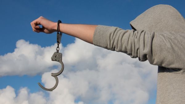 ما تفسير الحلم بالاصفاد في المنام؟