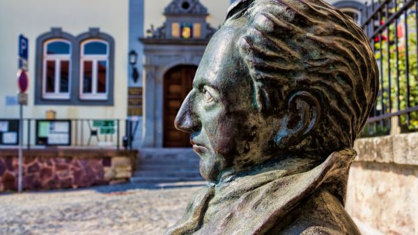 Statue of Johann Wolfgang Goethe (Shutterstock)	