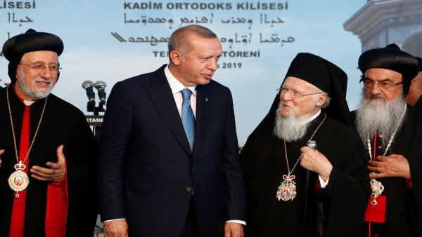 أردوغان يضع حجر الأساس لأول كنيسة سريانية