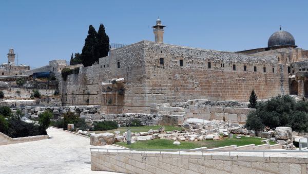 عيدنا رباط، وأهالي بيت المقدس وأكنافه سيقفون على قلب رجل واحد أمام أطماع قطعان المستوطنين عيدنا رباط، وأهالي بيت المقدس وأكنافه سيقفون على قلب رجل واحد أمام أطماع قطعان المستوطنين
