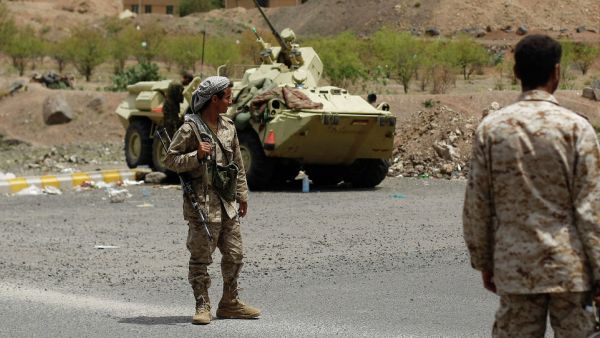 تداول ناشطون، مقطع فيديو ظهر فيه العميد منير اليافعي قائد لواء الدعم والمساندة بقوات ”الحزام الأمني“ 