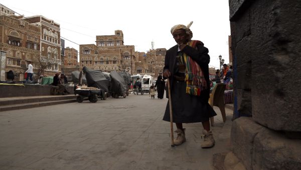 وتريد السعودية منع إيران من تأسيس نفوذ لها قرب حدودها وذلك عن طريق تحييد الحوثيين.