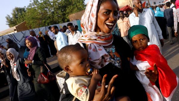 توصلت "قوى الحرية والتغيير" السودانية والمجلس العسكري الى مرحلة حسم النقاط الخلافية في الإعلان الدستوري