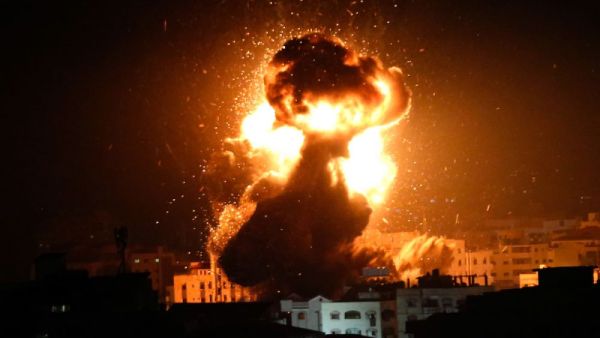  المتحدث الاسرائيلي "منذ وقت قصير رصد الجيش الإسرائيلي عدد من المشتبه بهم مسلحين بالقرب من السياج 