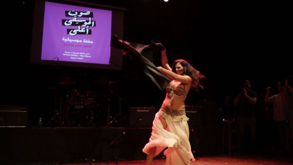 A dancer performs during a concert origanized in solidarity with Lebanese indie band Mashrou' Leila in Lebanon's capital Beirut on August 9, 2019. (ANWAR AMRO / AFP)
