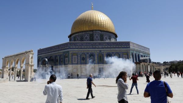 Palestinians run for cover from sound grenades fired by Israeli security forces outside the Dome of the Rock mosque in Jerusalem's Al-Aqsa Mosque compound on August 11, 2019. (AFP/ File Photo)