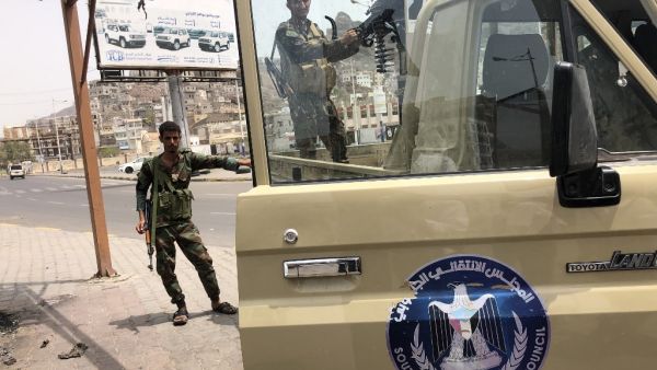 A fighter of the UAE-trained Security Belt Force, dominated by backers of the the Southern Transitional Council (STC) which seeks independence for south Yemen. (AFP/ File Photo)