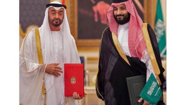 Abu Dhabi's Crown Prince Sheikh Mohammed bin Zayed Al Nahyan poses for a photo with Saudi Crown Prince Mohammed bin Salman in Jeddah, Saudi Arabia. (AFP)