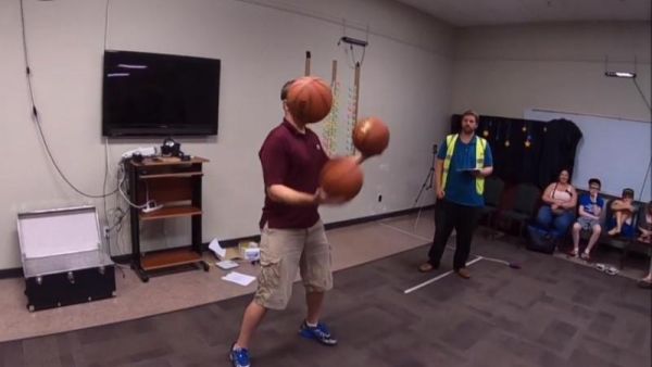 Idaho man sets Guinness record for juggling basketballs. (YouTube Screenshot)