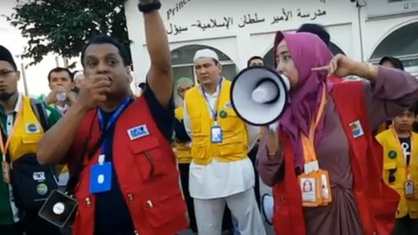 South Korean Muslims travelling to Mecca for the anual Hajj (YouTube)
