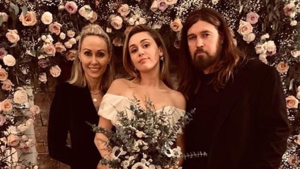 Miley and Liam are holding off on filing for divorce for now Miley and Liam are holding off on filing for divorce for now