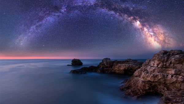 Milky Way over the sea (Shutterstock)	