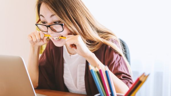 ما تفسير الحلم بأنك تدرس لغة اجنبية؟