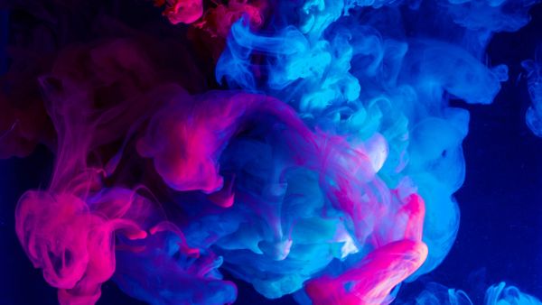 يدل اللون الأزرق على التصالح مع الذات والثقة بالنفس