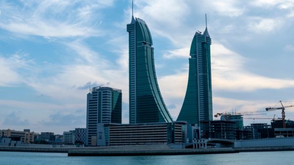 تستقطب البحرين العديد من المسافرين الذين يزورون الشرق الأوسط وهي تضمُّ أكثر من ثلاثين جزيرة بالخليج العربي