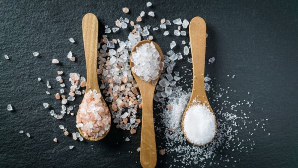  خلايا الجسم تحتاج إلى مادة الصوديوم الموجودة في الملح