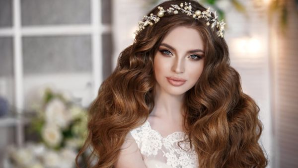 على العروس ألا تُغفل أهمية البروفة تسريحة الزفاف في تحضيرها نفسياً 