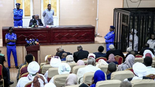 Sudan's ex-president Omar al-Bashir (R) appears in court in the capital Khartoum on August 31, 2019 to face charges of illegal acquisition and use of foreign funds. (AFP/ File Photo)