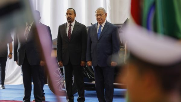 Israeli Prime Minister Benjamin Netanyahu (R) receives his Ethiopian counterpart Abiy Ahmed at the prime minister's office in Jerusalem on September 1, 2019.  MENAHEM KAHANA / AFP