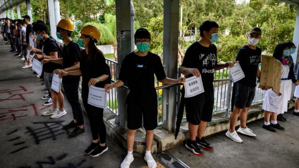 Students and alumni of high schools in the Tuen Mun district of Hong Kong take part in a joint "school human chain rally" on September 5, 2019. (AFP/ File Photo)
