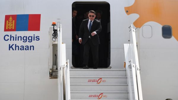 Mongolia's President Khaltmaagiin Battulga arrives at Palam Airport in New Delhi on September 19, 2019, at the start of a five-day visit to India. (Money SHARMA / AFP)
