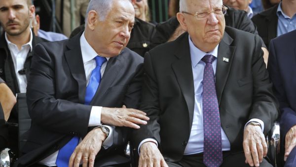 Israeli Prime Minister Benjamin Netanyahu (L) and President Reuven Rivlin (AFP)