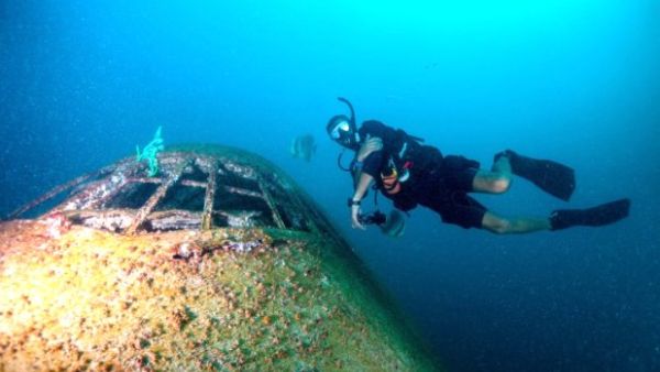 Professional divers from Bahrain’s registered dive centres have carried out an inspection at the world’s largest underwater theme park, Dive Bahrain. (Twitter)