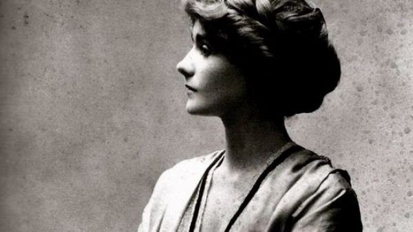 Coco Chanel (Twitter)