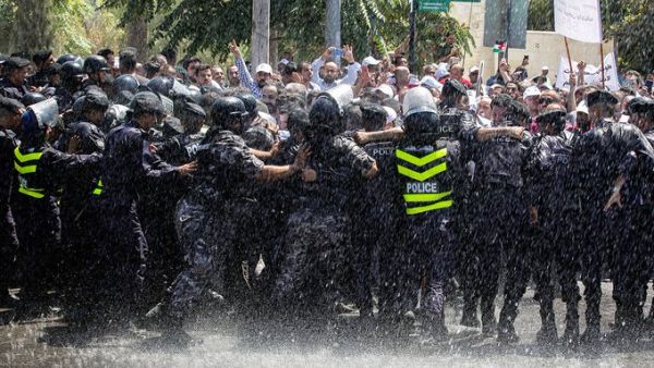 Teachers hold mass protest in central Amman  (Twitter)