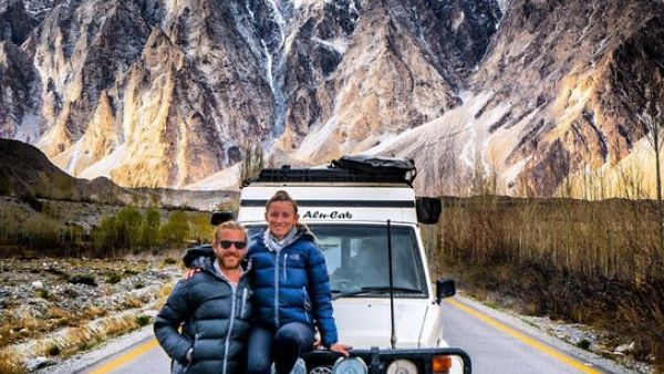 The travel bloggers Jolie King and Mark Firkin were detained in Iran. (Twitter/@pouriazeraati)
