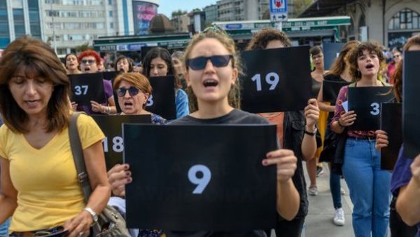 Dozens of women protested in Istanbul to denounce rising violence against women (Twitter)