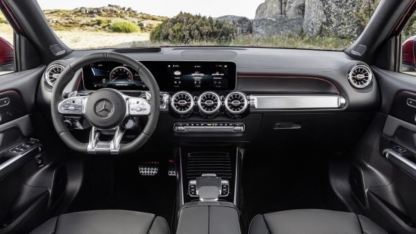 سيارة Mercedes-AMG GLB 35 4MATIC الجديدة كلياً