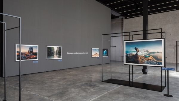 Show featured creative digital photography and designed to encourage visitors to discover the world through their own eyes