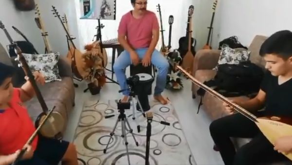 Eren, plays 10 different musical instruments (Twitter)