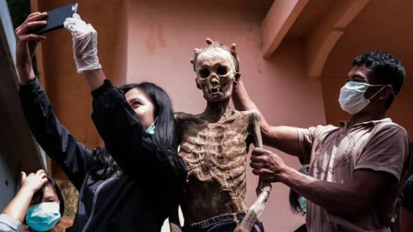 The Fascinating Death Rituals Of Indonesia's Toraja People (Twitter)