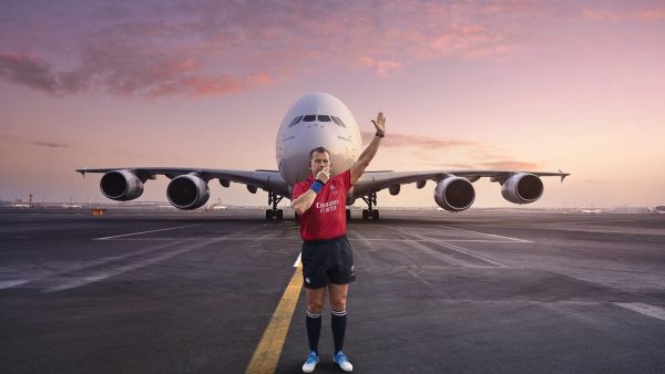 تقام بطولة كأس العالم للرجبي ، التي تتنافس فيها 20 دولة على كأس ويب إليس، مرة كل أربع سنوات، وسوف تجري منافسات البطولة الحالية في 12 موقعاً في جميع أنحاء اليابان