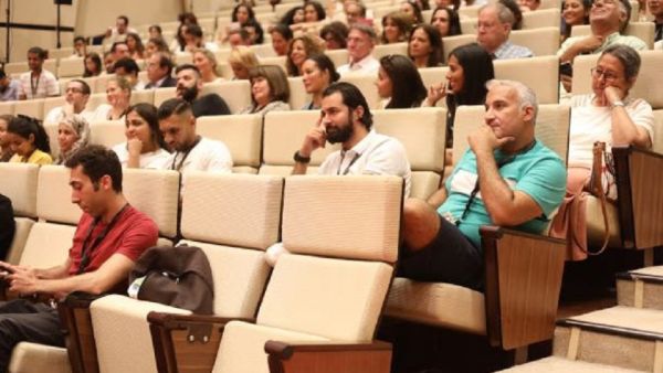 خلال الحدث خلال الحدث